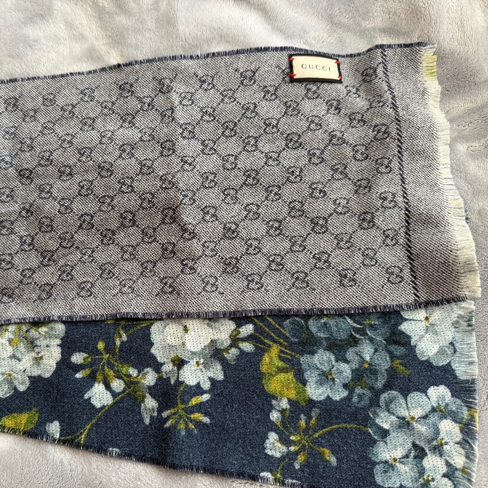 AUTHENTIC GUCCI SCARF (DOUBLE SIDED)